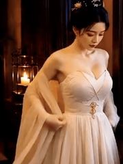卧室里的辣妹
